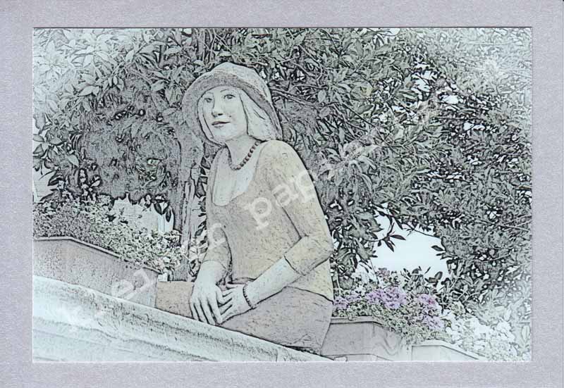 Fotoklappkarte Motiv Frau auf der Mauer