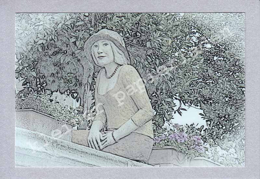 Fotoklappkarte Motiv Frau auf der Mauer